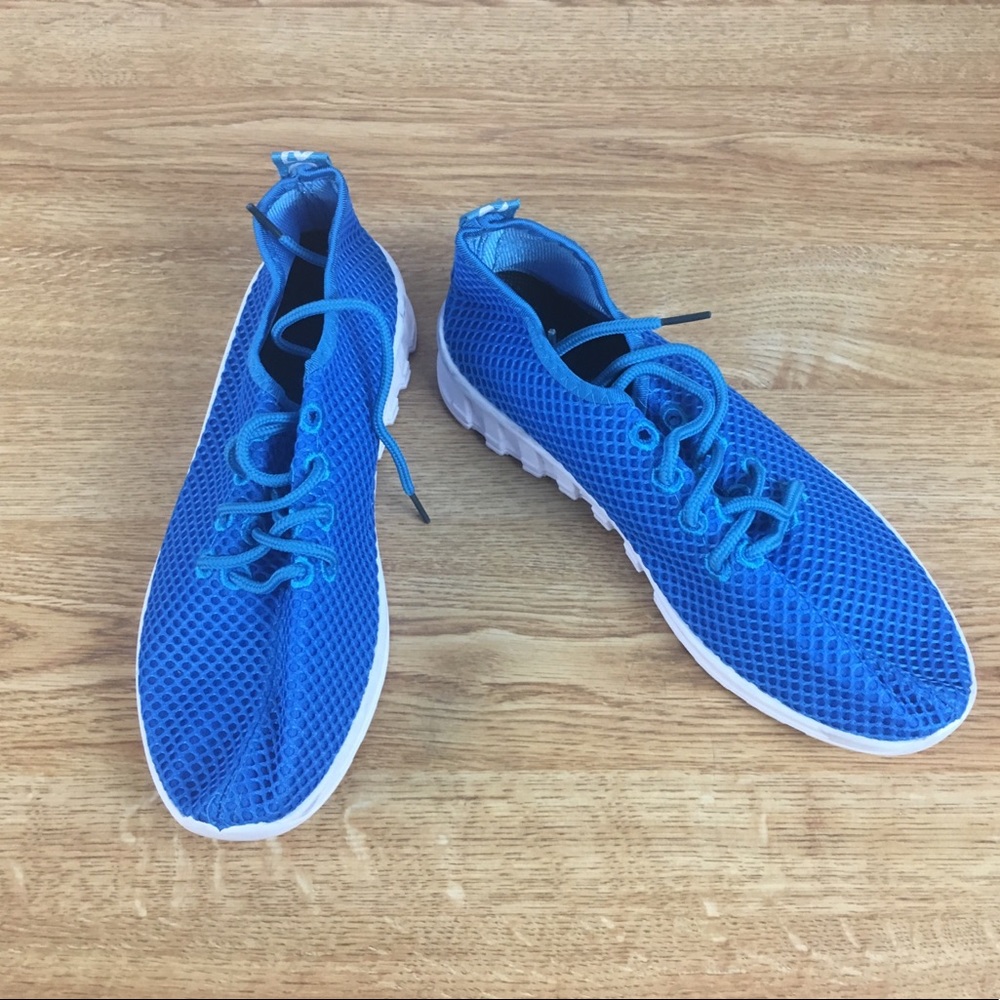 Women’s sneaker shoes size 8